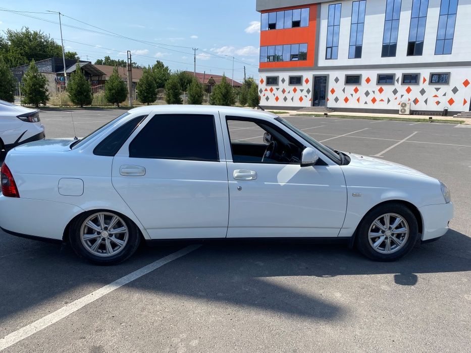 Машина Лада Приора