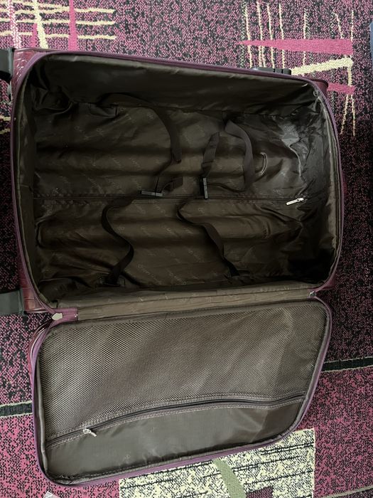 Чемодан среднего размера