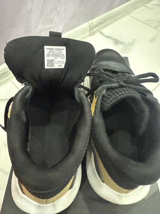 Кожени крцове Under Armour