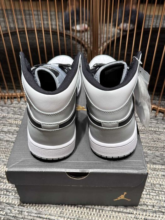 Jordan 1 Retro Mid "Light Smoke Grey" 45EUR Мъжки Кецове + Кутия