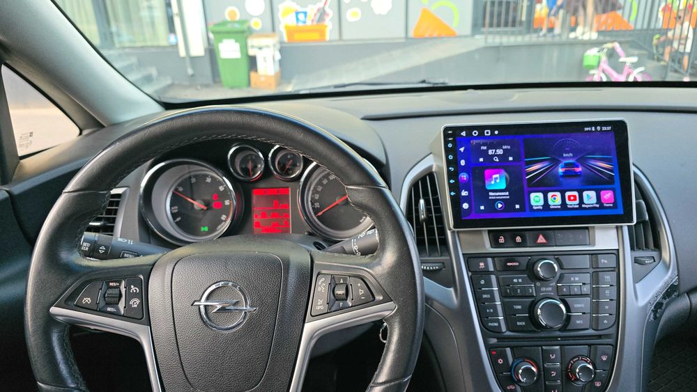 Opel Astra J Sports Tourer 2015 1.6 diesel  | Stare  buna |  2 seturi Anvelope + 2 seturi Jante Incluse | Carplay Android  |