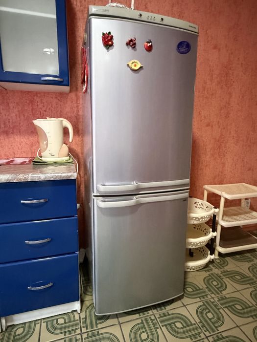 Холодильник серый