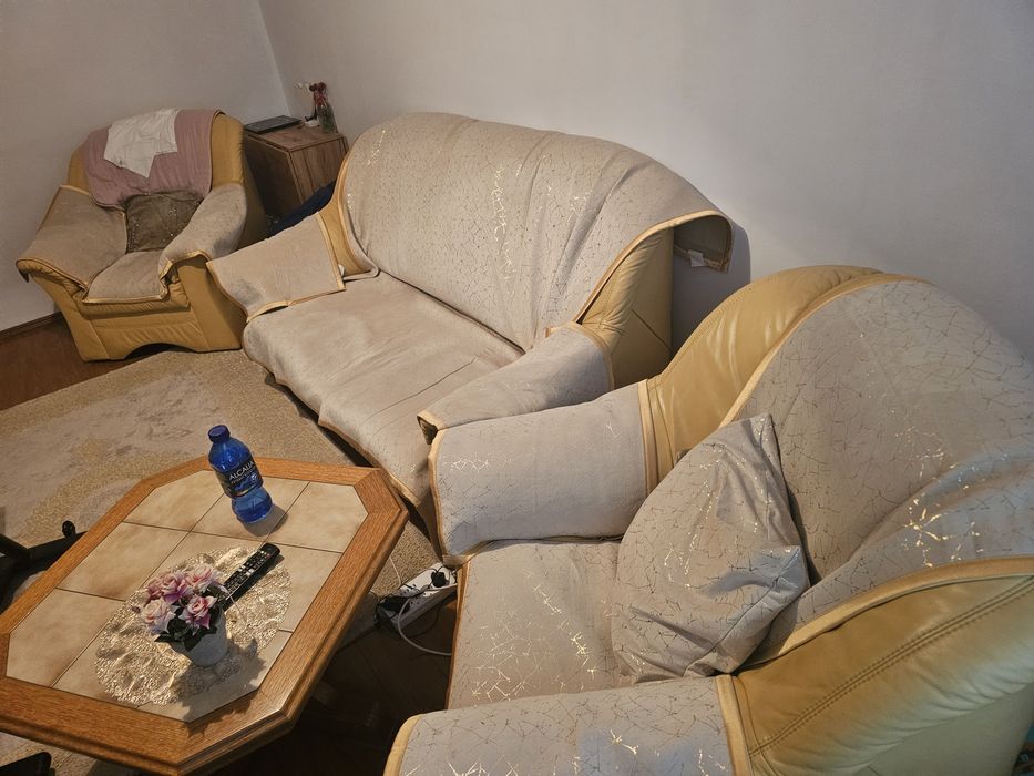 Canapea si doua fotoli din piele naturala