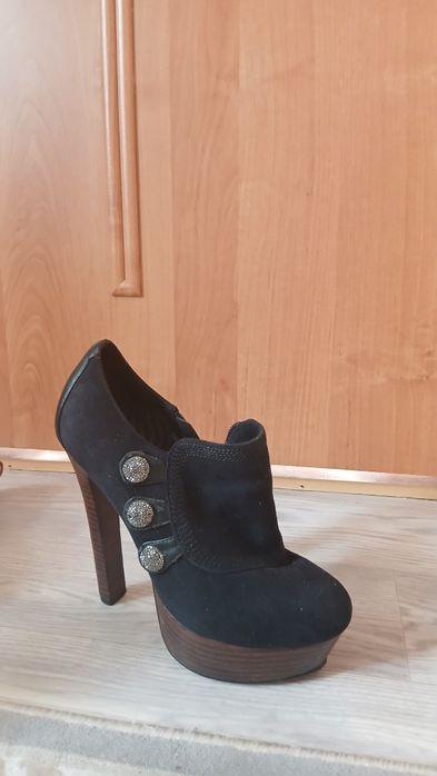 Продаю обувь в хорошем состояний