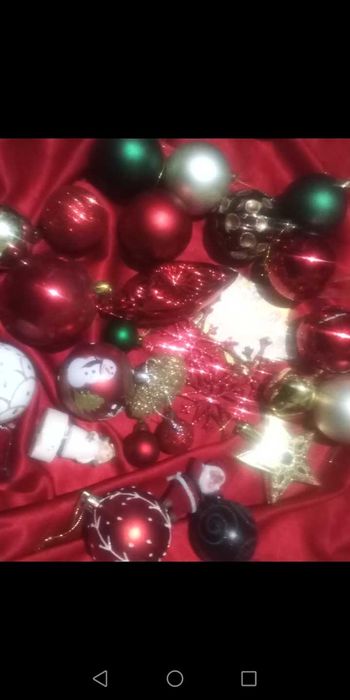 Играчки за елха и гирлянди