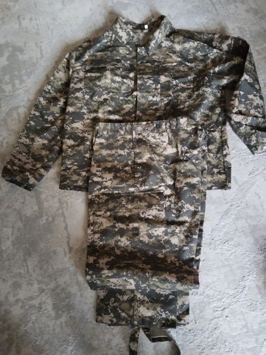 Продаю форму военные 54размер