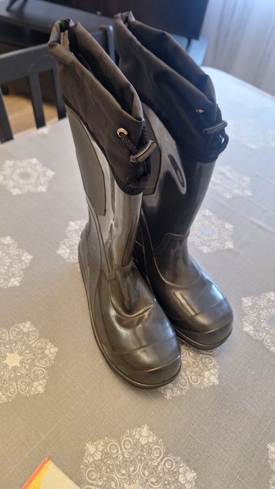 Резиновые сапоги