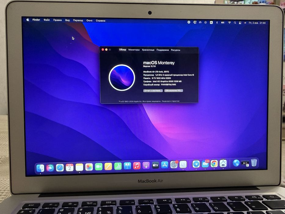 Продам Macbook air 2017