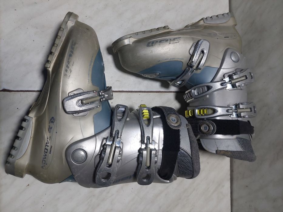 Clapari ski schi  Salomon mondo  26 corespunde mărimii 40