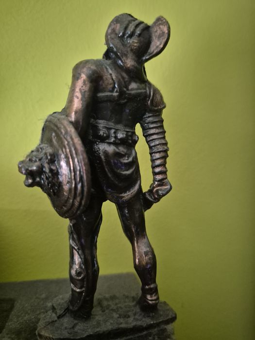 Бронзова, месингова фигура, статуетка