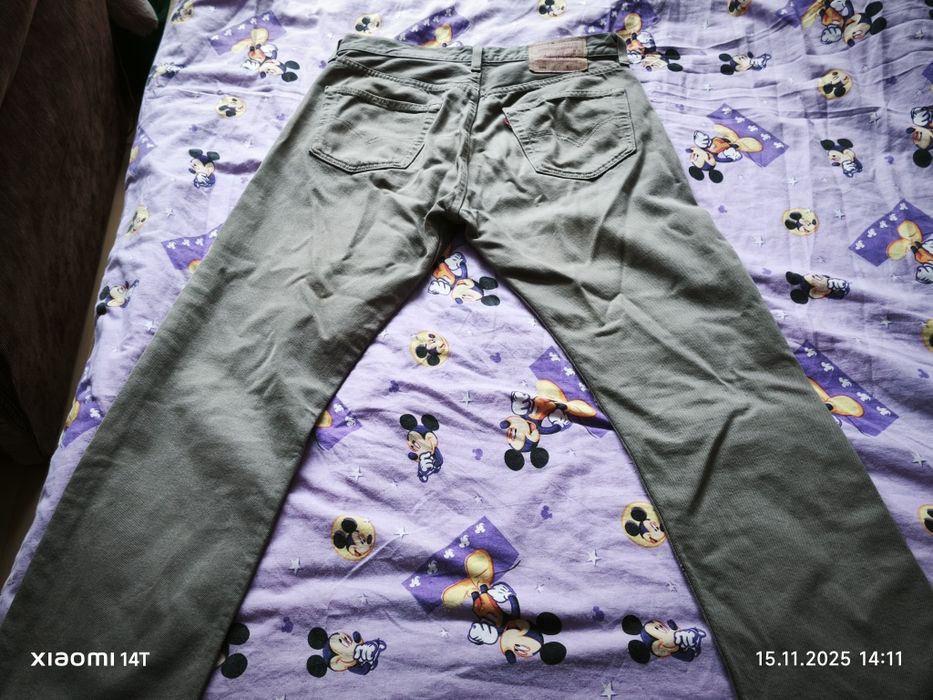 Vând blugi Levi's 501 verde gri