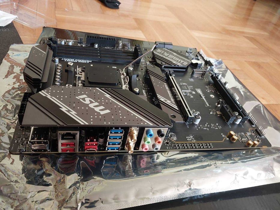 AMD Ryzen 5 7500X3D + MSI B650 Gaming Plus Wi-Fi