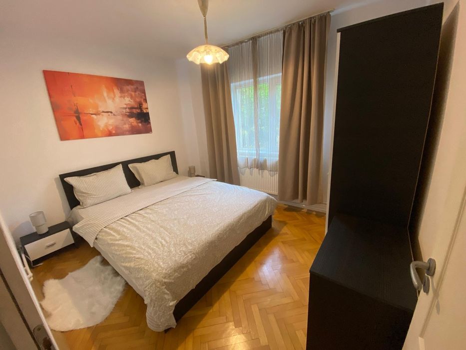 Inchiriez apartament 3 camere in zona Spitalului Judetean (direct de la proprietar)