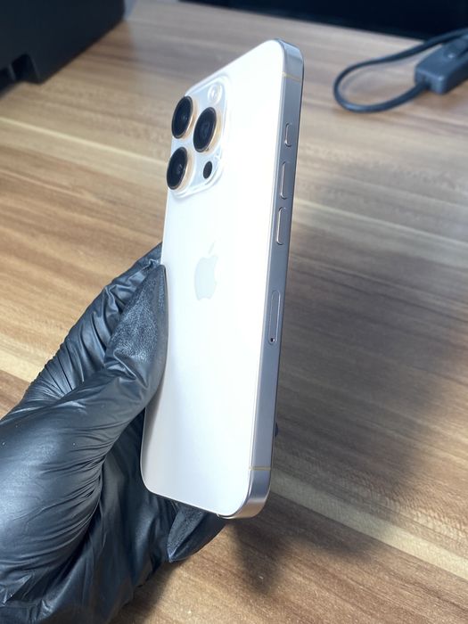 iPhone 16 Pro• 128 GB • Desert Titanium