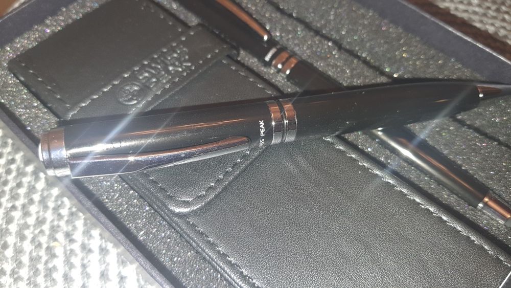 Swiss Peak сет в кутия с кожен калъф