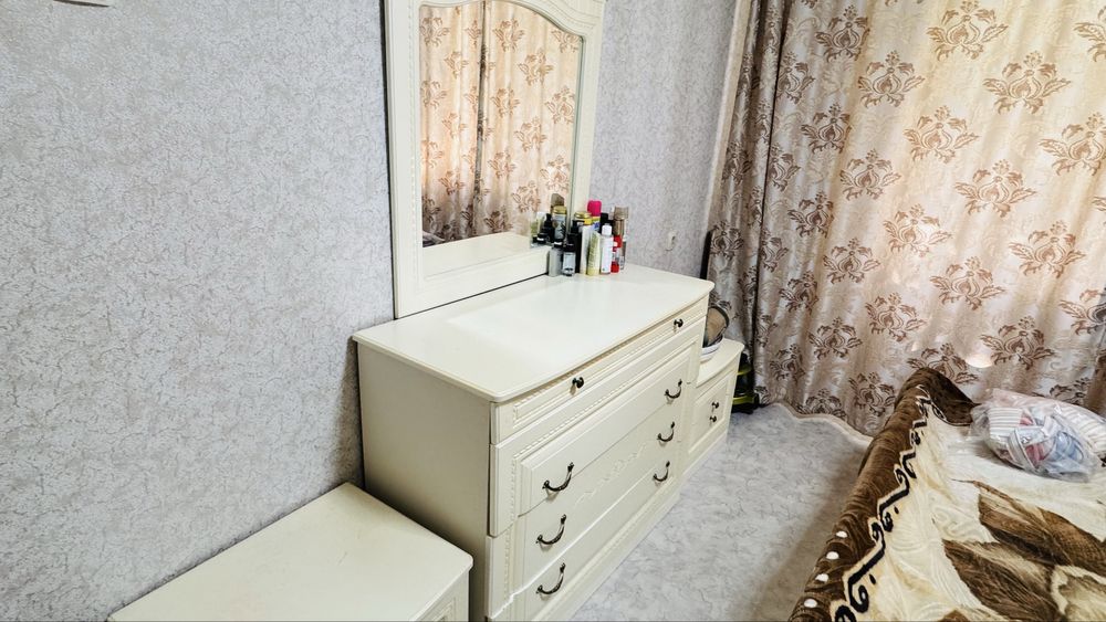 Продается спальный гарнитур