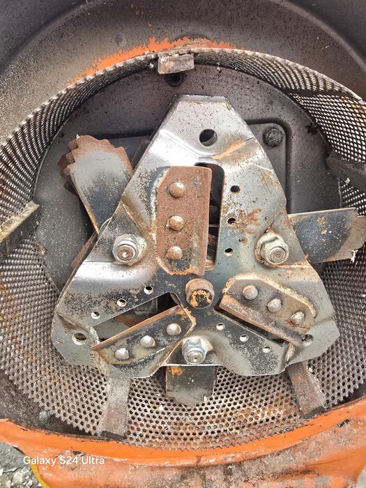 Vând moară pe ciocanele