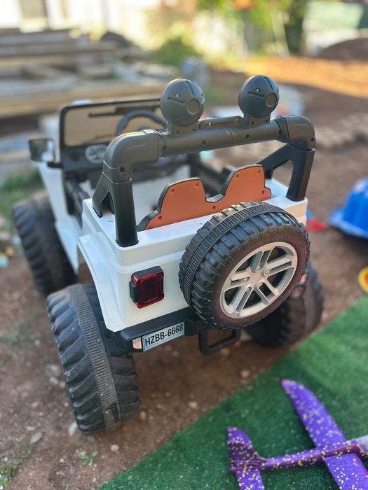 Детски акумулаторен джип