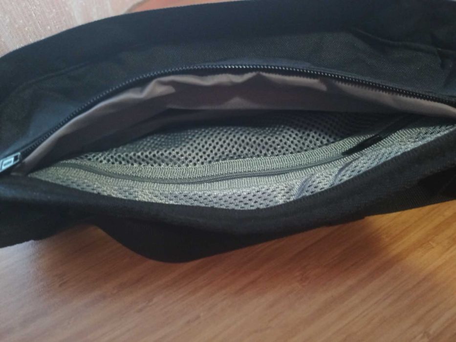 Черна чанта за кръста