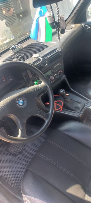 Bmw e34 525 sotiladi