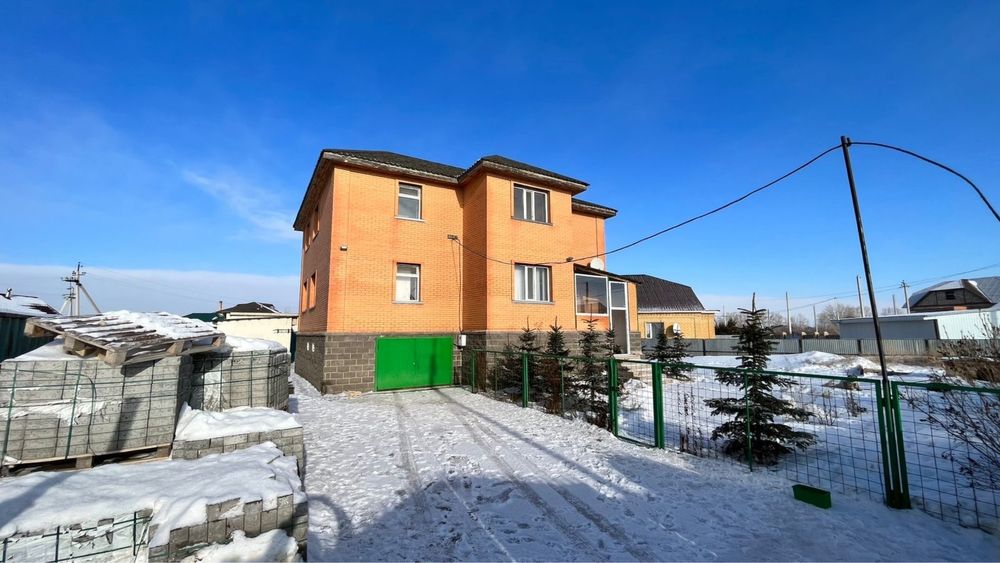 Продается просторный трех этажный дом