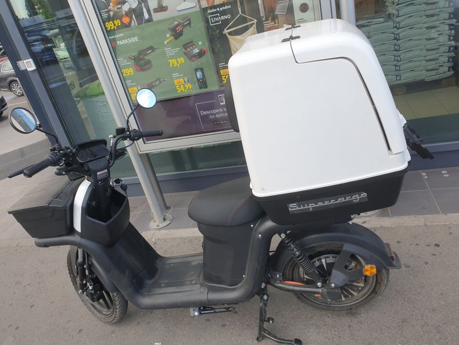 Lada glovo,100l,termica pitta,2 chei,