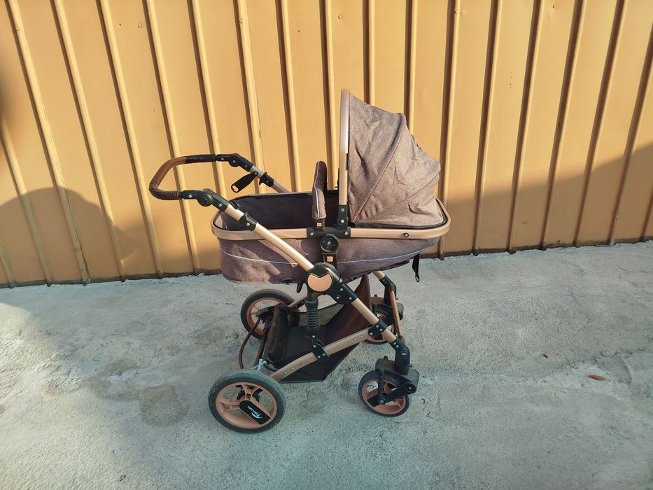 Кровать-манеж, коляска.