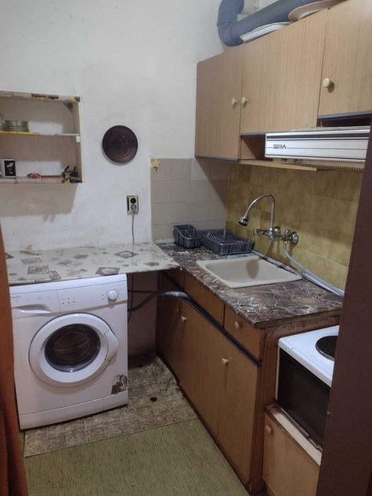 Продавам двустаен панел