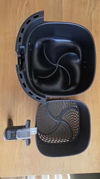 Продавам Philips Airfryer Series 3000 (модел NA322/00). 4.2 л (NA322/00). 
Основни