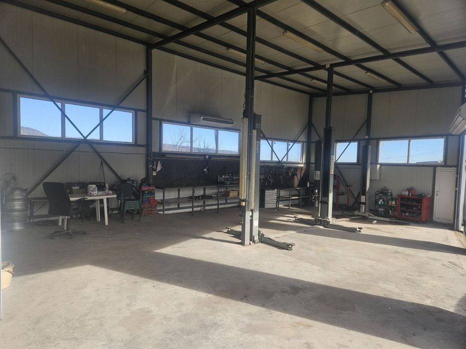 Автосервиз  оборудван / 3 клетки