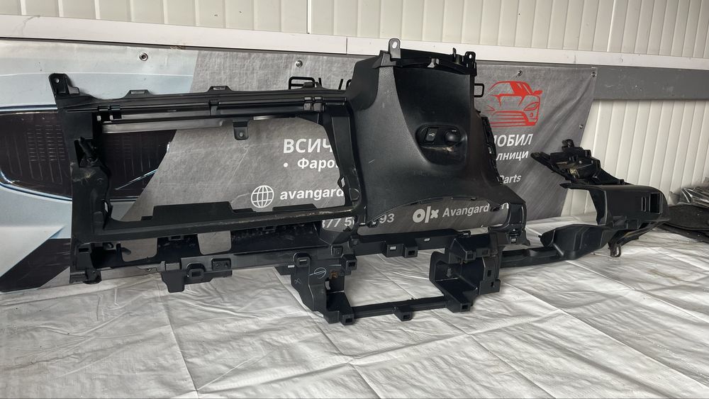 Долна част на табло Toyota Yaris 2015-2018