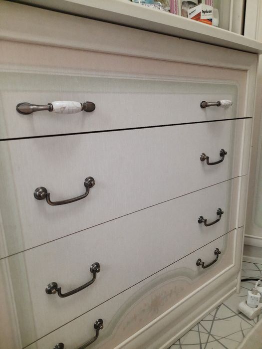 Спальный гарнитур + люстра в подарок