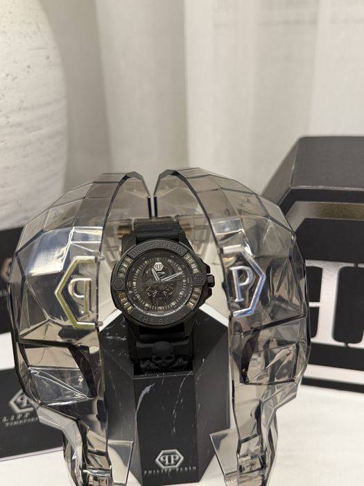 Продавам часовник PHILIPP PLEIN