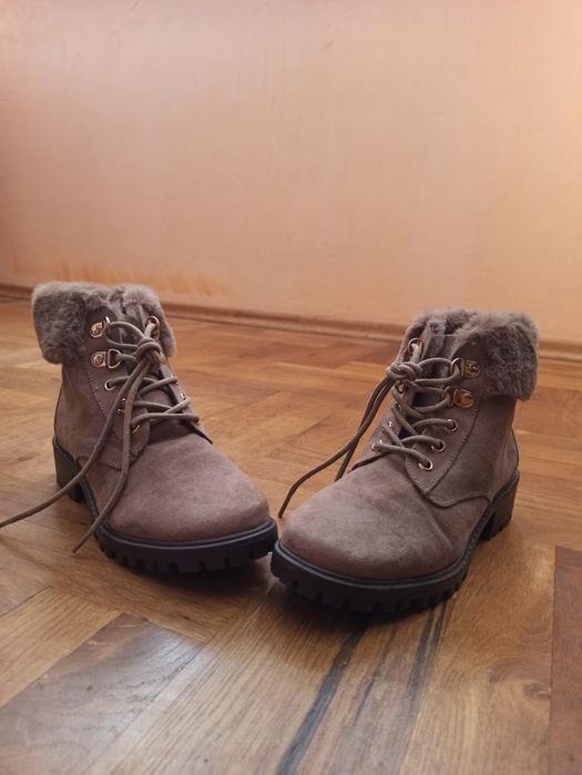 Дамски велурени ботуши