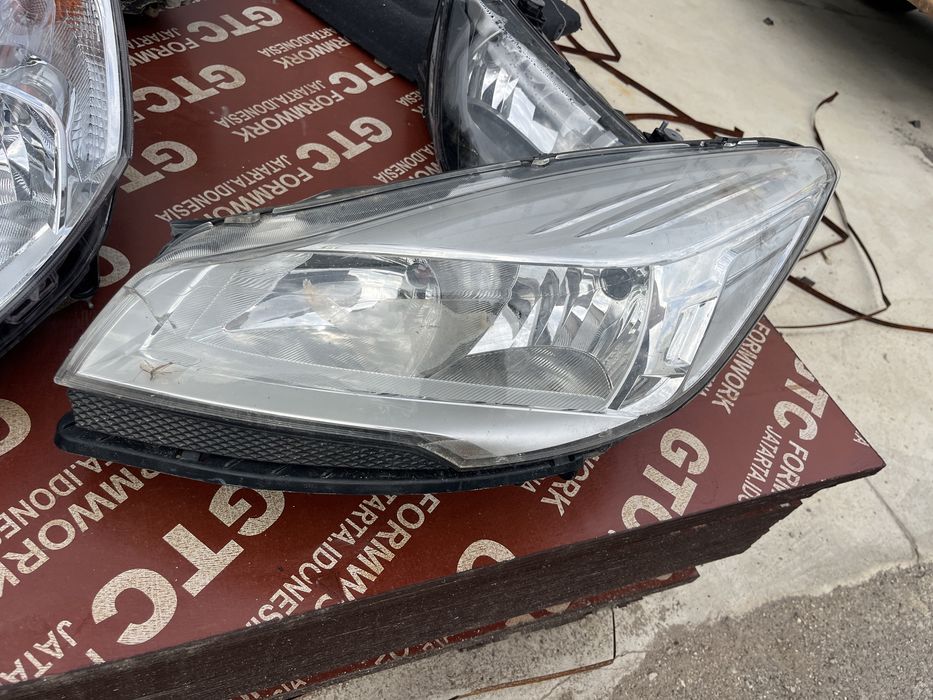 Фар Ford Kuga след 2013