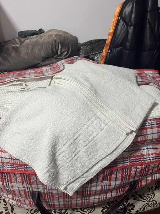 Продам халаты . Полотенце