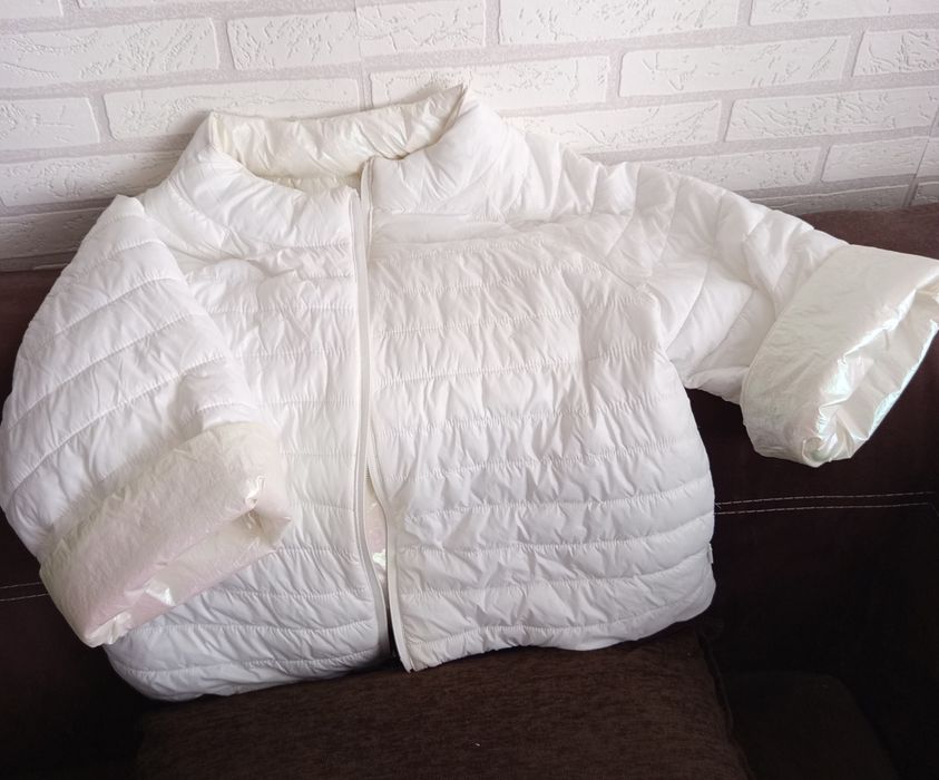 Дамско бяло късо яке  с две лица.