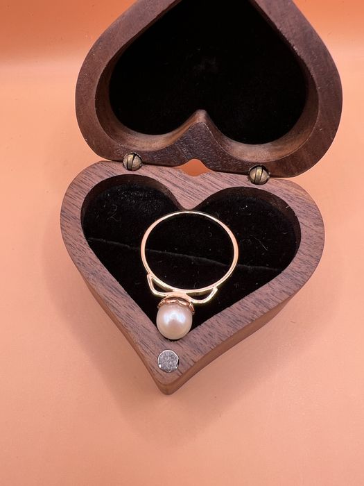 Продам золотое кольцо.