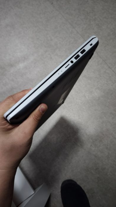 Asus VivoBook i3-10 4gb ssd256