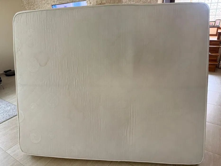 Vand cadru de pat cu tot cu saltea!