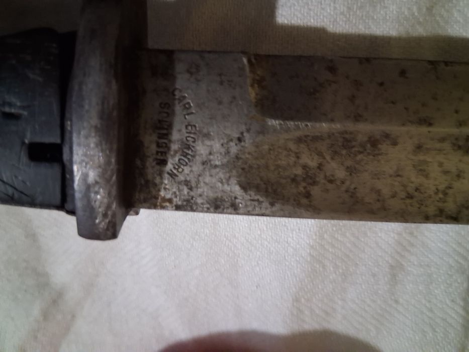 Продавам старинен нож острие