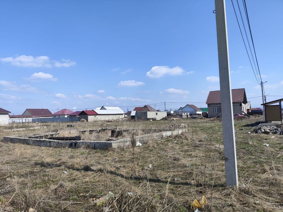 Продам в меновном участок с фундаментом