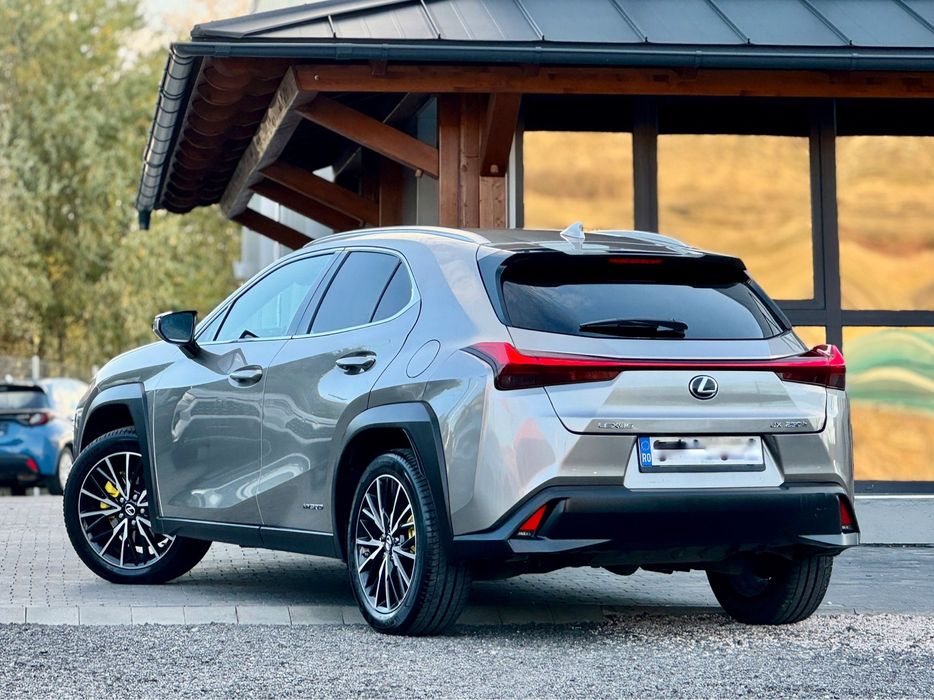 Lexus UX250h / Hybrid / 184CP / Distronic / Lane assist / Garantie