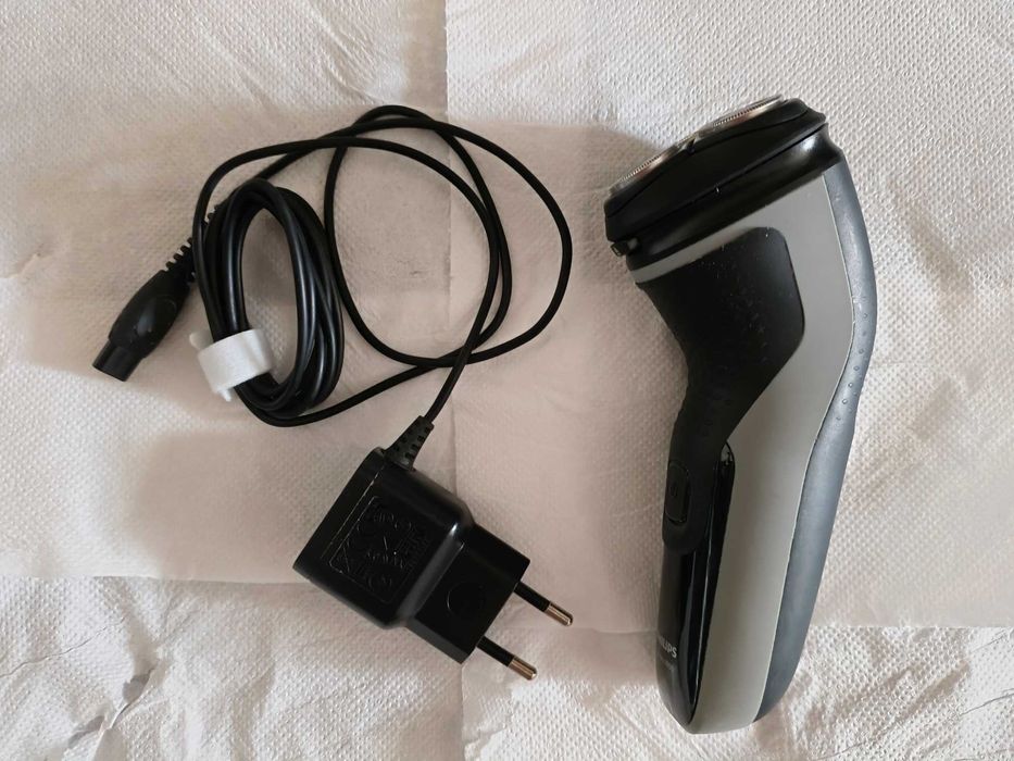 Aparat de ras Philips Seria 1000 S1231/41, CloseCut, Pop-up trimmer