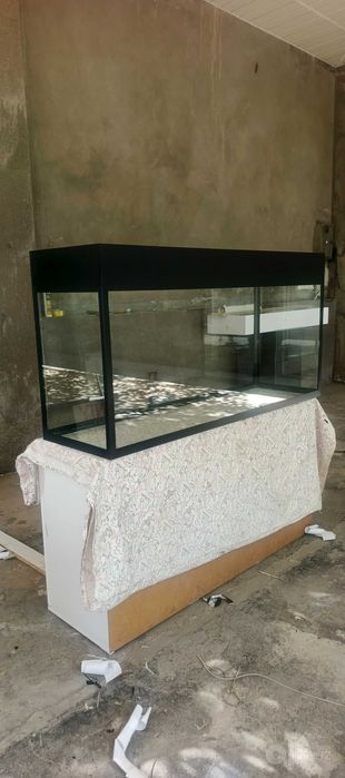 Akvarium 200L sotiladi