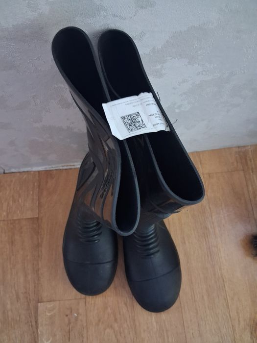 Продам резинвый сапоги.