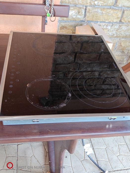 Керамичен плот за вграждане.