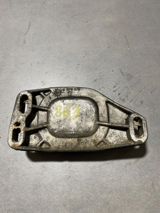 Suport tampon motor 8D0199335Q Volkswagen VW Passat 2003