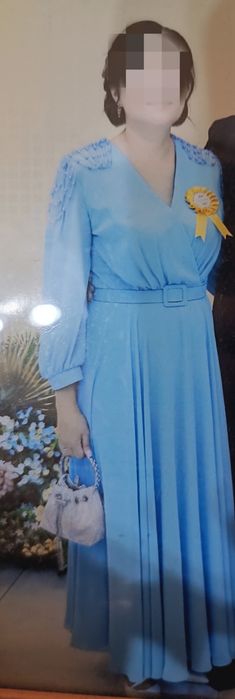 Платье голубое нарядное