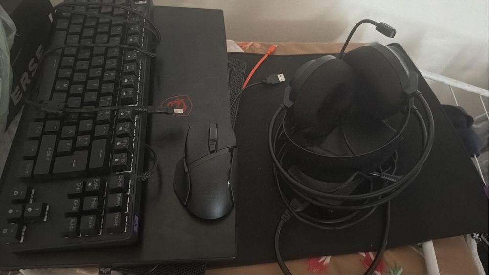 MSI GF75 Thin i7 / GTX 1660 Ti / 17.3” + Mouse Razer + Căști + Tastatură Gaming